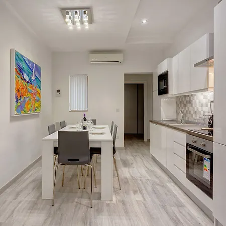 דירה Modern In The Area Of