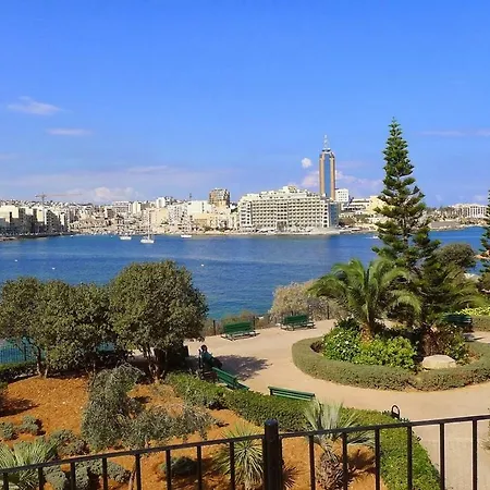 Modern In The Area Of סליאמה